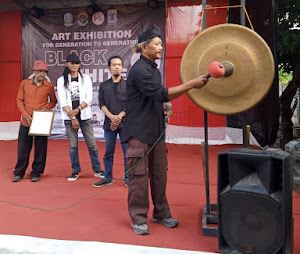 Pembukaan Art Exhibition for Generation to Generation; Black White