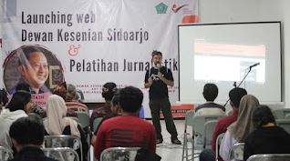 DEWAN KESENIAN SIDOARJO MELAUNCHING SITUS WEB SEBAGAI WADAH INFORMASI KREATIF KOMUNITAS DAN PELAKU SENI DI SIDOARJO